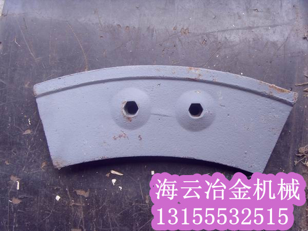 南方路機(jī)1500、三隆重工混凝土攪拌機(jī)弧襯板、側(cè)刮刀供應(yīng)商